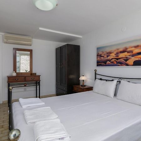 Areti'S Milos Guesthouses آداماس المظهر الخارجي الصورة