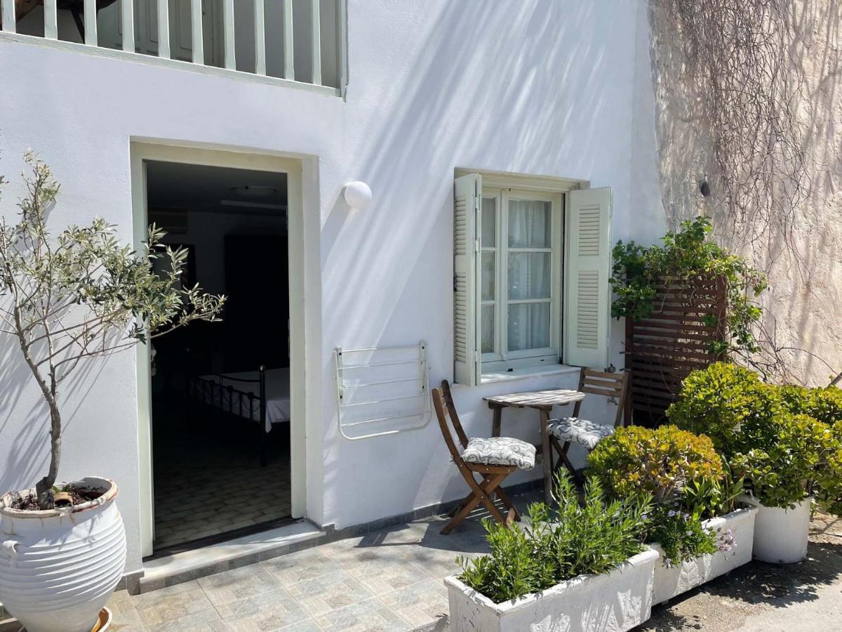 Areti'S Milos Guesthouses آداماس المظهر الخارجي الصورة