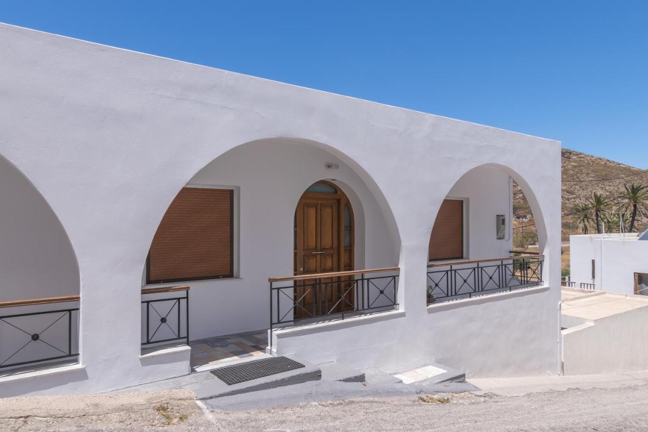 Areti'S Milos Guesthouses آداماس المظهر الخارجي الصورة