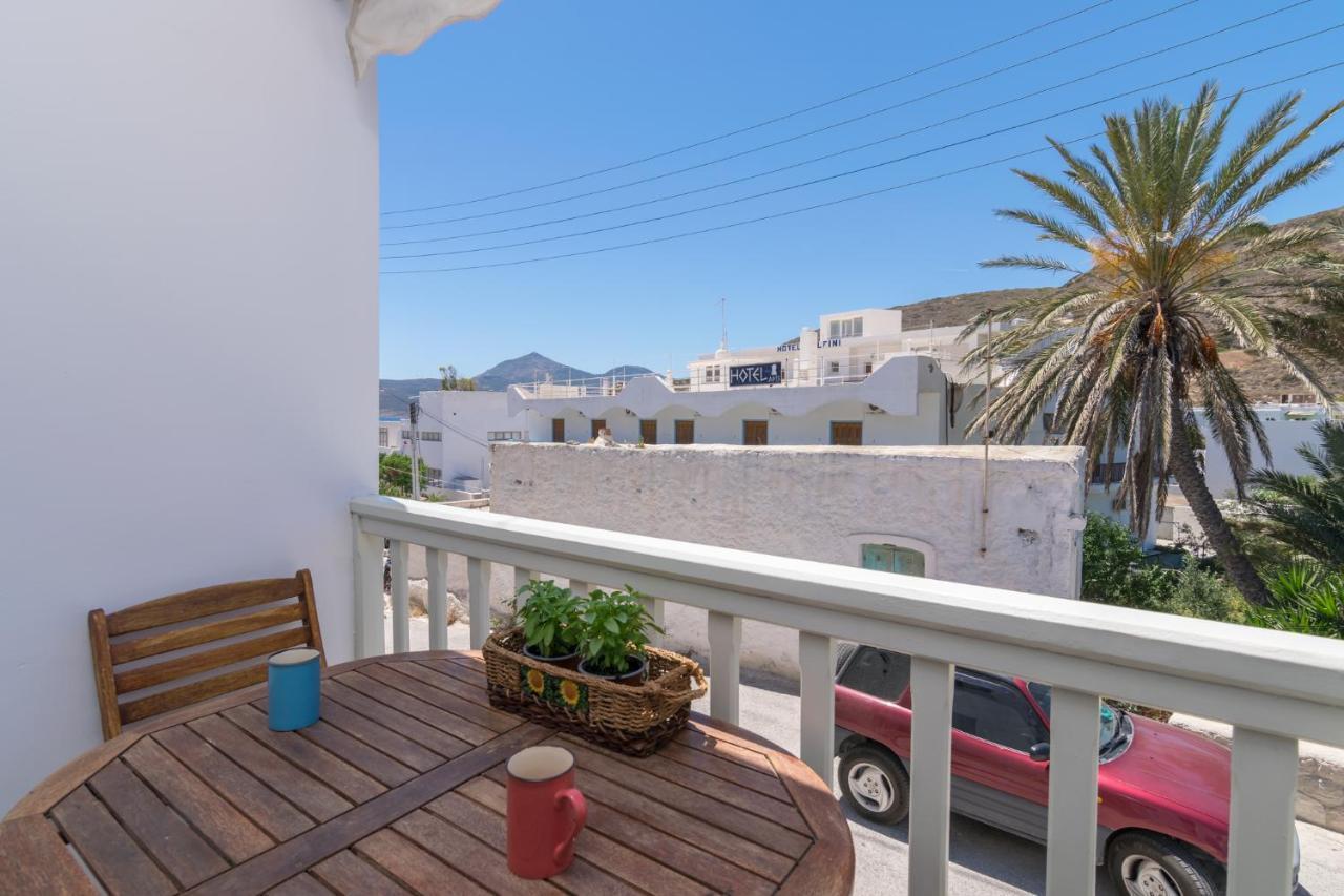 Areti'S Milos Guesthouses آداماس المظهر الخارجي الصورة