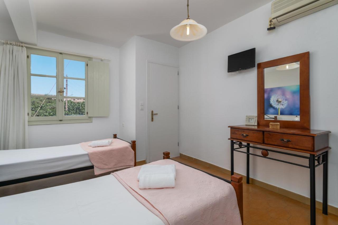 Areti'S Milos Guesthouses آداماس المظهر الخارجي الصورة