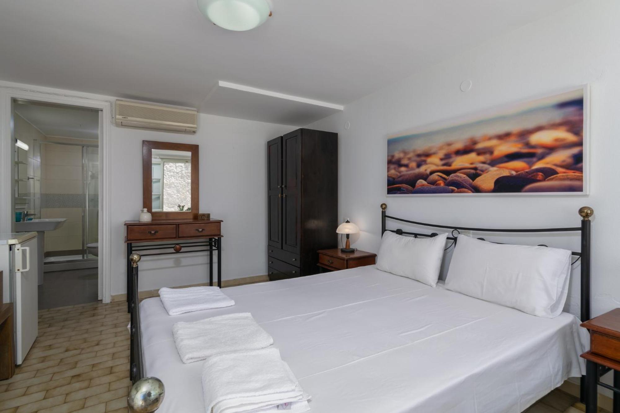 Areti'S Milos Guesthouses آداماس المظهر الخارجي الصورة